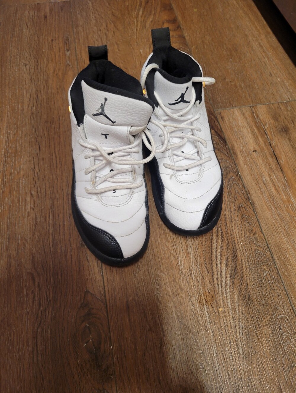 Jordan Kids' Retro Basketball Shoes - White & Black